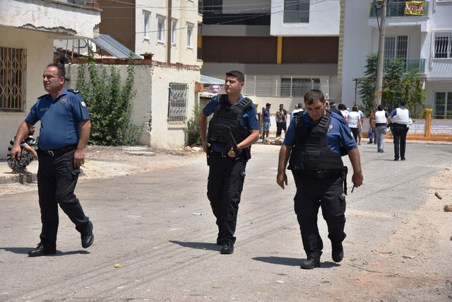 Komşuların taşlı, sopalı 'dedikodu' kavgası