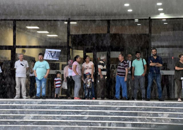 Çorlu'da sağanak, hayatı olumsuz etkiledi