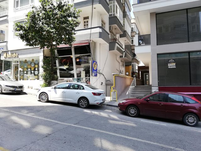 2 TL yüzünden 2 kardeşin bıçaklanma anı güvenlik kamerasında