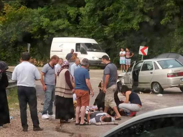 Bursa'da TIR ile otomobil çarpıştı: 5 yaralı