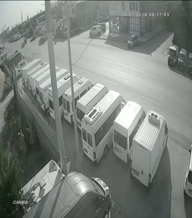 Galericinin, sevgilisini vurup aracından attığı anlar kameraya yansıdı