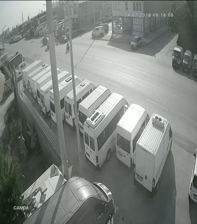 Galericinin, sevgilisini vurup aracından attığı anlar kameraya yansıdı