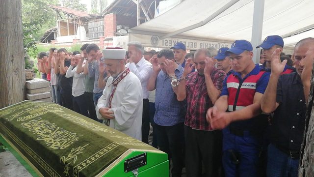 Yağmur suyunu temizlerken akıma kapılıp ölen adam toprağa verildi