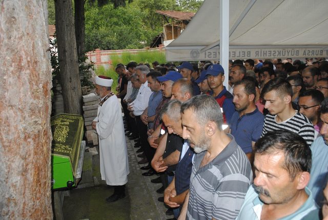 Yağmur suyunu temizlerken akıma kapılıp ölen adam toprağa verildi