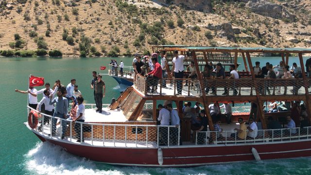 Halfeti'ye turist akını