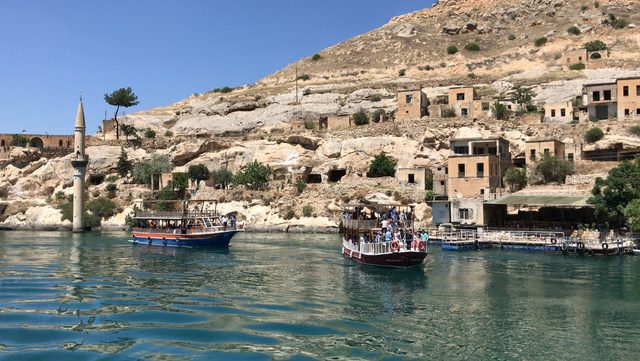 Halfeti'ye turist akını