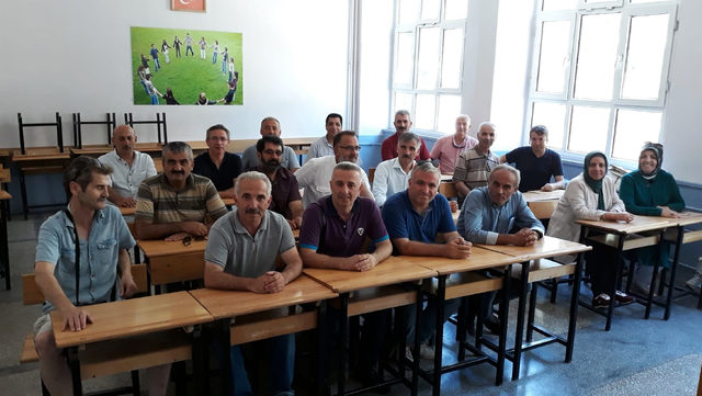 33 yıl sonra mezun oldukları lisede buluştular
