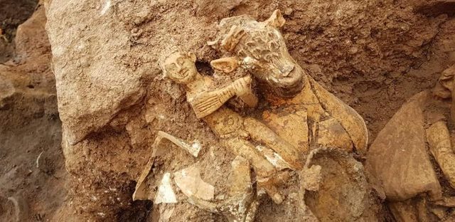 Ana Tanrıça Kibele'nini ardından Bereket Tanrısı Dionysos'un da heykeli bulundu