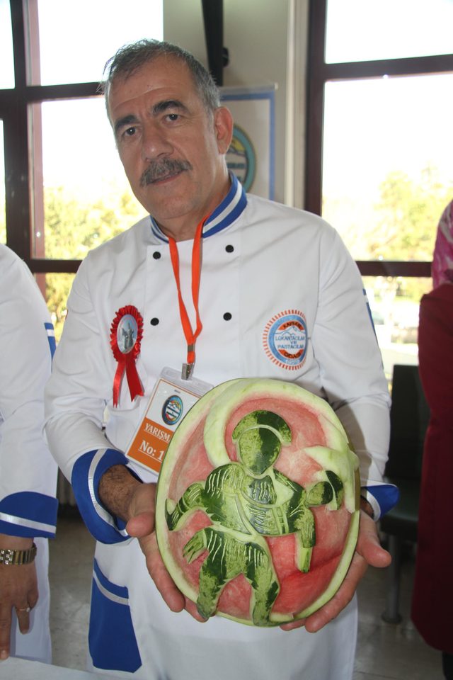 Şeker hamurundan Ömer Halisdemir�i resmettiği pasta yaptı Son Dakika