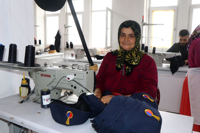 Şapkaları kendi ellerimizle dikiyoruz Şapkaları kendi ellerimizle dikiyoruz