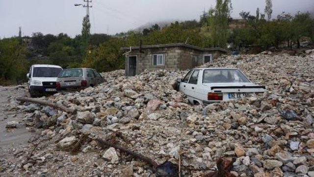 Korkunç manzara! Arabalar bu hale geldi